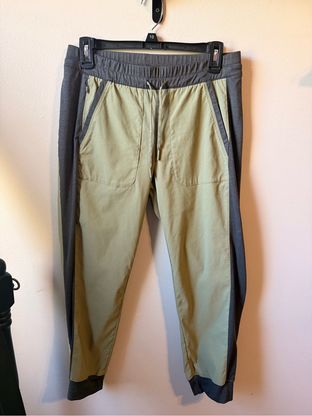 The North Face Women’s Joggers – Size S/P